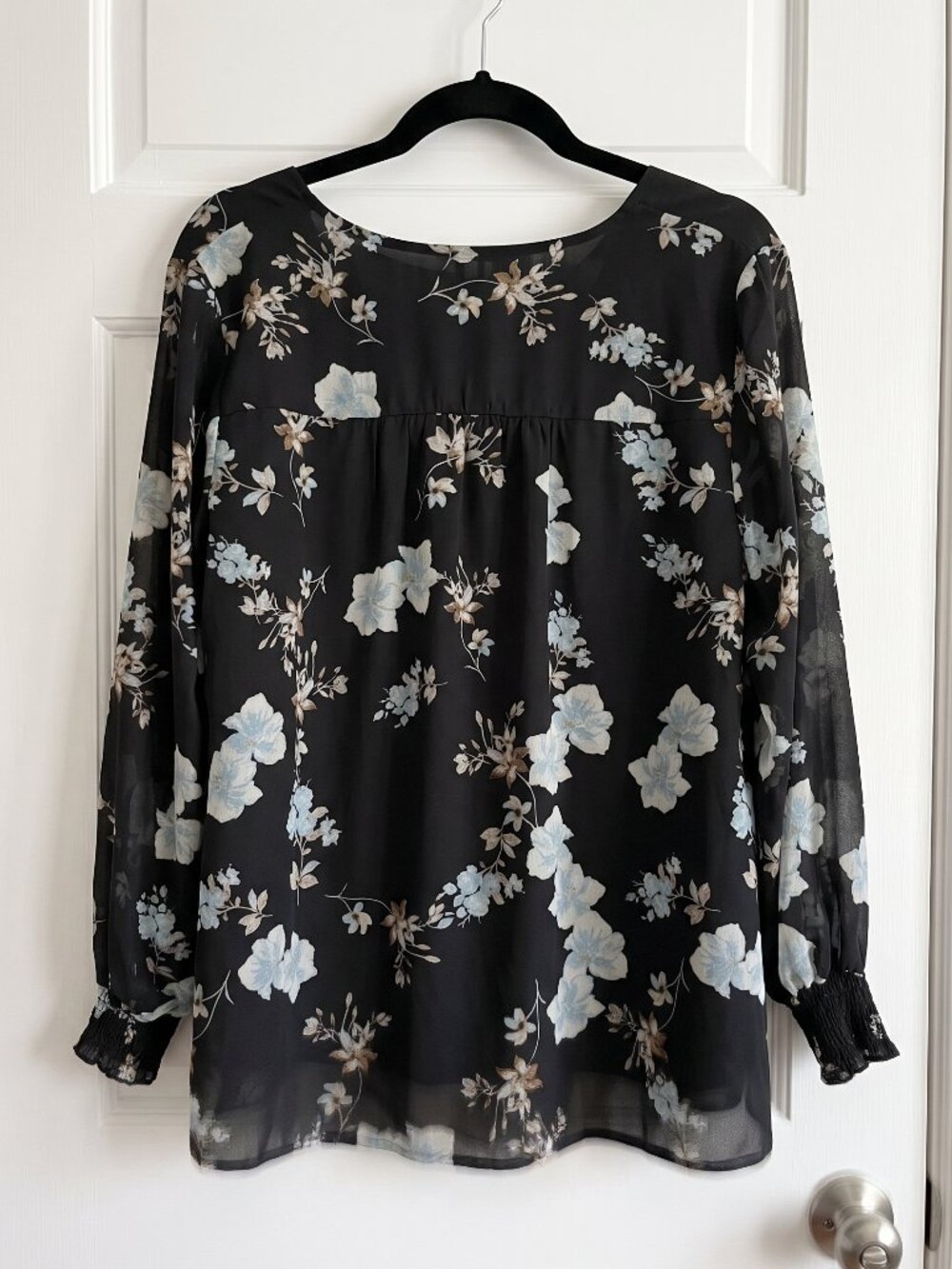 BloomChic Black Blue Floral Blouse Smocked Cuffs 12